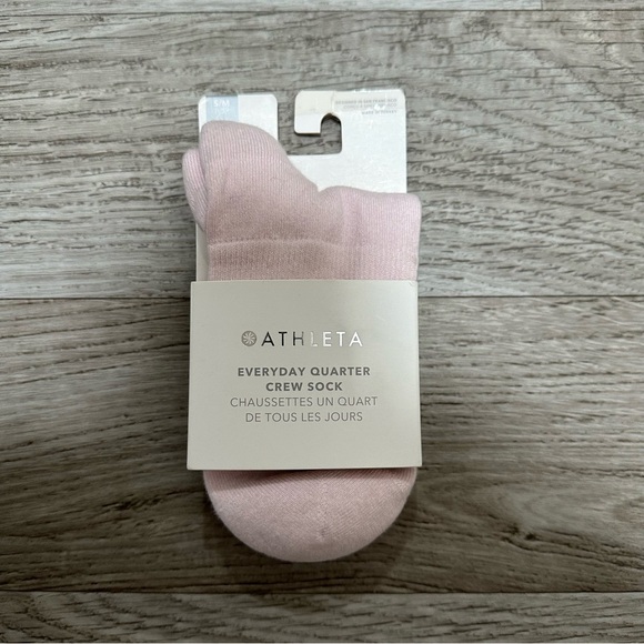 Athleta Accessories - Athleta Everyday Quarter Crew Socks